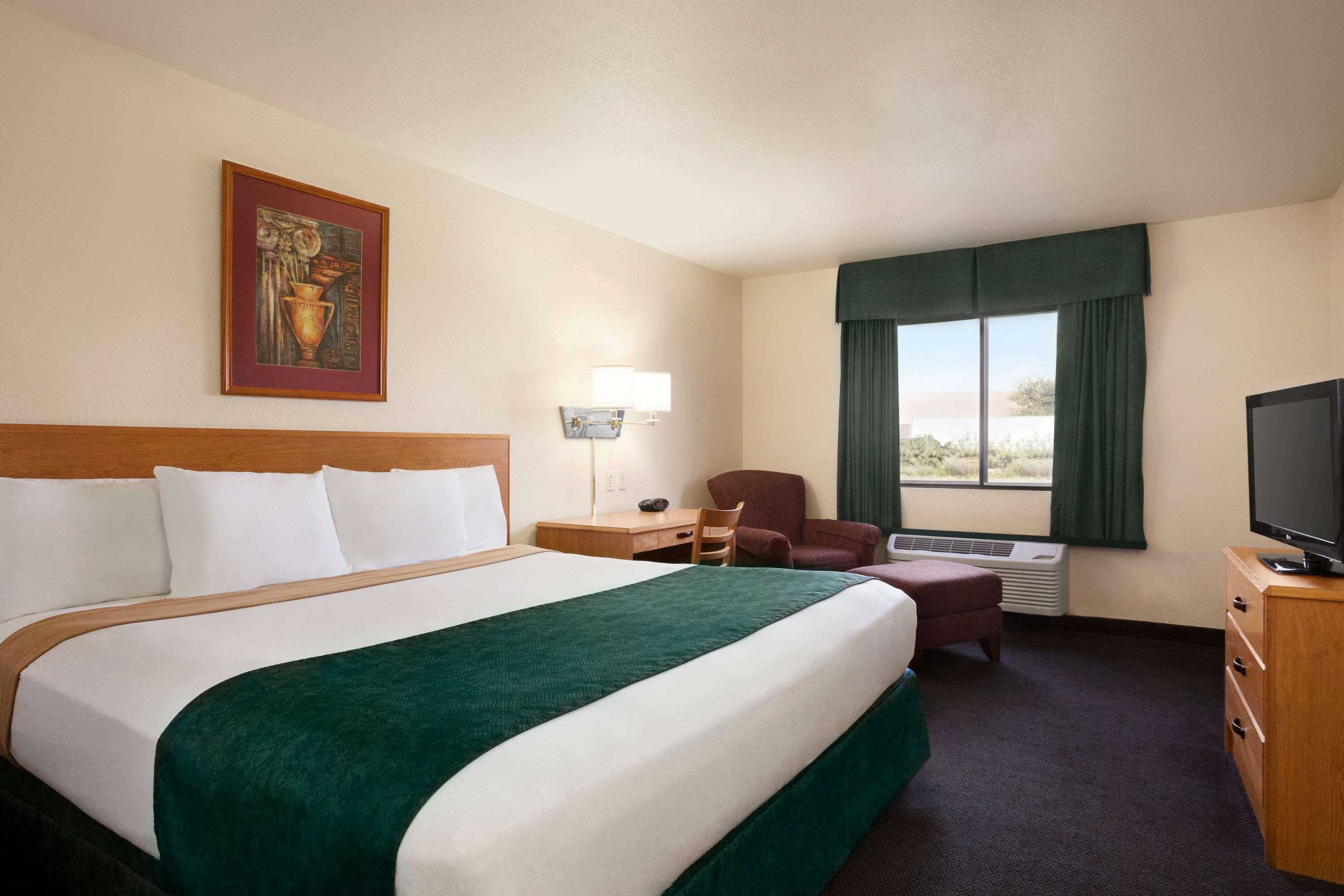 Travelodge By Wyndham Pecos Exterior photo