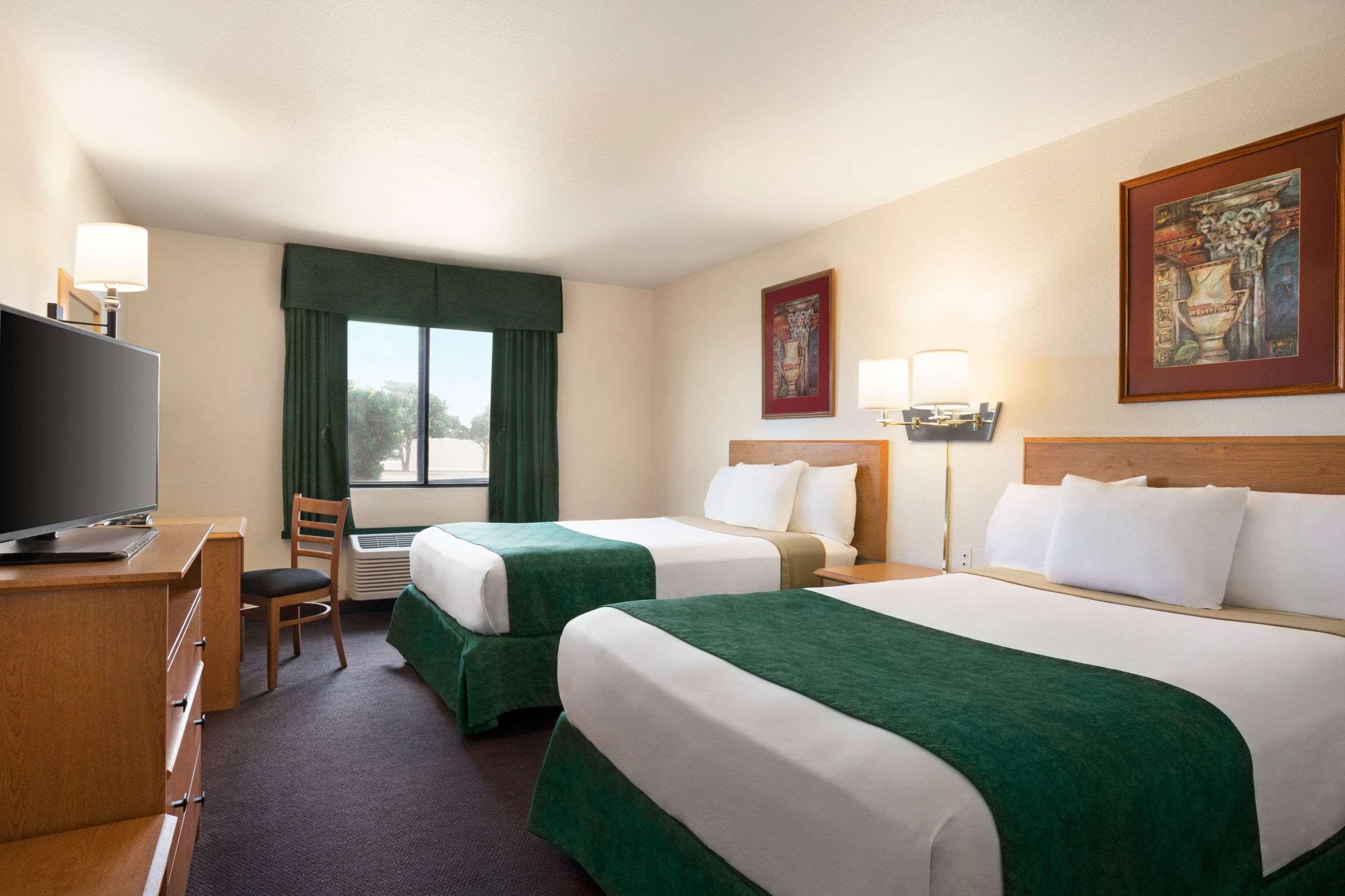 Travelodge By Wyndham Pecos Exterior photo